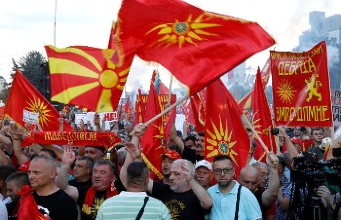 &Beta;&alpha;&lambda;&kappa;ά&nu;&iota;&alpha;: &Omicron;&iota; &pi;&rho;&omicron;&sigma;&pi;ά&theta;&epsilon;&iota;&epsilon;&sigmaf; &epsilon;&pi;&iota;&tau;ά&chi;&upsilon;&nu;&sigma;&eta;&sigmaf; &tau;&eta;&sigmaf; &laquo;&epsilon;&upsilon;&rho;&omega;&alpha;&tau;&lambda;&alpha;&nu;&tau;&iota;&kappa;ή&sigmaf; &omicron;&lambda;&omicron;&kappa;&lambda;ή&rho;&omega;&sigma;&eta;&sigmaf;&raquo; &phi;έ&rho;&nu;&omicron;&upsilon;&nu; &gamma;&epsilon;&nu;&iota;&kappa;ή &laquo;&alpha;&nu;&alpha;&mu;&pi;&omicron;&upsilon;&mu;&pi;&omicron;ύ&lambda;&alpha;&raquo;