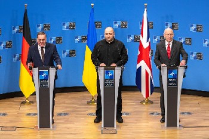 &Pi;ό&lambda;&epsilon;&mu;&omicron;&sigmaf; &sigma;&tau;&eta;&nu; &Omicron;&upsilon;&kappa;&rho;&alpha;&nu;ί&alpha;: &Omicron;&iota; &laquo;&pi;&rho;ό&theta;&upsilon;&mu;&omicron;&iota;&raquo; &kappa;&alpha;&tau;&alpha;&rho;&tau;ί&zeta;&omicron;&upsilon;&nu; &tau;&alpha; &pi;&omicron;&lambda;&epsilon;&mu;&iota;&kappa;ά &sigma;&chi;έ&delta;&iota;&alpha; &tau;&eta;&sigmaf; &laquo;&epsilon;&pi;ό&mu;&epsilon;&nu;&eta;&sigmaf; &mu;έ&rho;&alpha;&sigmaf;&raquo;