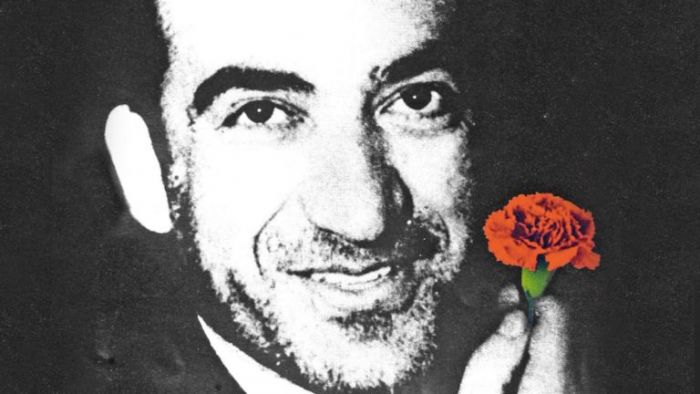 &Nu;ί&kappa;&omicron;&sigmaf; &Mu;&pi;&epsilon;&lambda;&omicron;&gamma;&iota;ά&nu;&nu;&eta;&sigmaf;: &ldquo;Έ&tau;&sigma;&iota; &alpha;&gamma;&alpha;&pi;ά&mu;&epsilon; &epsilon;&mu;&epsilon;ί&sigmaf; &tau;&eta;&nu; &Epsilon;&lambda;&lambda;ά&delta;&alpha;, &mu;&epsilon; &tau;&eta;&nu; &kappa;&alpha;&rho;&delta;&iota;ά &mu;&alpha;&sigmaf; &kappa;&alpha;&iota; &mu;&epsilon; &tau;&omicron; &alpha;ί&mu;&alpha; &mu;&alpha;&sigmaf;&rdquo;