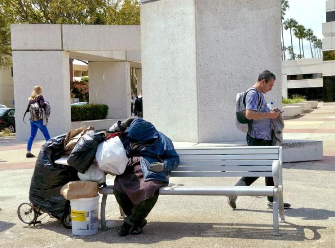 &Omicron;&iota;&kappa;&omicron;&nu;&omicron;&mu;&iota;&kappa;έ&sigmaf; &delta;&upsilon;&sigma;&kappa;&omicron;&lambda;ί&epsilon;&sigmaf; &alpha;&nu;&tau;&iota;&mu;&epsilon;&tau;&omega;&pi;ί&zeta;&epsilon;&iota; &tau;&omicron; 1/3 &tau;&omicron;&upsilon; &epsilon;&nu;ή&lambda;&iota;&kappa;&omicron;ύ &pi;&lambda;&eta;&theta;&upsilon;&sigma;&mu;&omicron;ύ &sigma;&tau;&iota;&sigmaf; &Eta;&Pi;&Alpha;
