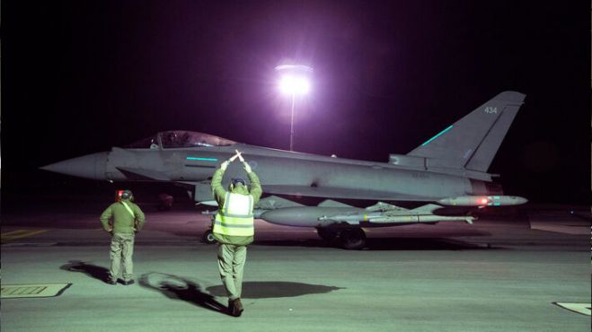 &Eta;&Pi;&Alpha; &kappa;&alpha;&iota; &Beta;&rho;&epsilon;&tau;&alpha;&nu;ί&alpha; &beta;&omicron;&mu;&beta;ά&rho;&delta;&iota;&sigma;&alpha;&nu; &delta;&epsilon;&kappa;ά&delta;&epsilon;&sigmaf; &epsilon;&gamma;&kappa;&alpha;&tau;&alpha;&sigma;&tau;ά&sigma;&epsilon;&iota;&sigmaf; &tau;&omega;&nu; &Chi;&omicron;ύ&theta;&iota; &sigma;&tau;&eta;&nu; &Upsilon;&epsilon;&mu;έ&nu;&eta;