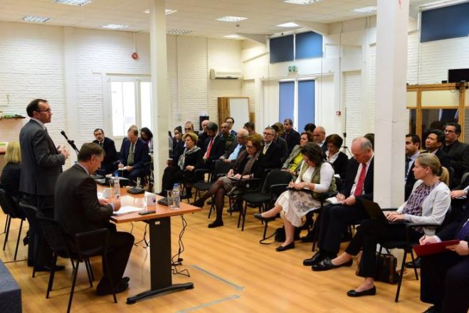 &Gamma;&iota;&alpha; &tau;&iota;&sigmaf; &epsilon;&xi;&epsilon;&lambda;ί&xi;&epsilon;&iota;&sigmaf; &sigma;&tau;&omicron; &Kappa;&upsilon;&pi;&rho;&iota;&alpha;&kappa;ό &epsilon;&nu;&eta;&mu;έ&rho;&omega;&sigma;&epsilon; &omicron; Έ&iota;&nu;&tau;&epsilon; &tau;&omicron;&upsilon;&sigmaf; &delta;&iota;&pi;&lambda;&omega;&mu;ά&tau;&epsilon;&sigmaf; &sigma;&tau;&eta;&nu; &Kappa;ύ&pi;&rho;&omicron;