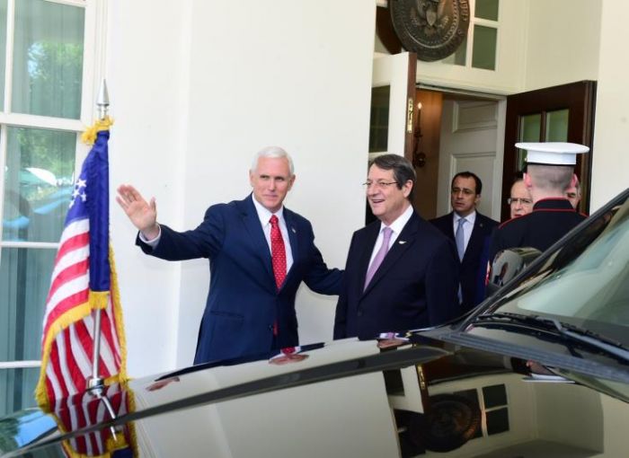 &Lambda;&epsilon;&upsilon;&kappa;&omega;&sigma;ί&alpha; &kappa;&alpha;&iota; &Omicron;&upsilon;ά&sigma;&iota;&gamma;&kappa;&tau;&omicron;&nu; &epsilon;&pi;&alpha;&nu;&alpha;&beta;&epsilon;&beta;&alpha;ί&omega;&sigma;&alpha;&nu; &tau;&omicron;&nu; &mu;&epsilon;&tau;&alpha;&xi;ύ &tau;&omicron;&upsilon;&sigmaf; &iota;&sigma;&chi;&upsilon;&rho;ό &sigma;&upsilon;&nu;&epsilon;&tau;&alpha;&iota;&rho;&iota;&sigma;&mu;ό