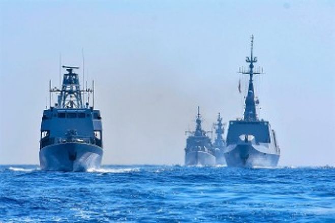 &Alpha;&nu;&alpha;&tau;&omicron;&lambda;&iota;&kappa;ή &Mu;&epsilon;&sigma;ό&gamma;&epsilon;&iota;&omicron;&sigmaf;: &laquo;&Omicron; &chi;ά&rho;&tau;&eta;&sigmaf; &alpha;&lambda;&lambda;ά&zeta;&epsilon;&iota; &kappa;&alpha;&iota; &omicron;&iota; &Eta;&Pi;&Alpha; &mu;&pi;&omicron;&rho;&omicron;ύ&nu; &nu;&alpha; &tau;&omicron;&nu; &delta;&iota;&alpha;&mu;&omicron;&rho;&phi;ώ&sigma;&omicron;&upsilon;&nu;&raquo;