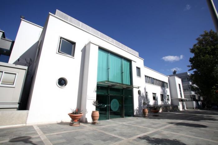 Συμμόρφωση στις υποδείξεις για αντιμισθία κοινοβουλευτικών συνεργατών