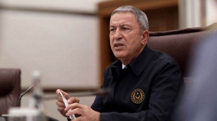 &Epsilon;&lambda;&lambda;&eta;&nu;&omicron;&tau;&omicron;&upsilon;&rho;&kappa;&iota;&kappa;ά: &Epsilon;&upsilon;&theta;&epsilon;ί&alpha; &alpha;&pi;&epsilon;&iota;&lambda;ή &Alpha;&kappa;ά&rho; &gamma;&iota;&alpha; &tau;&omicron; &Kappa;&alpha;&sigma;&tau;&epsilon;&lambda;ό&rho;&iota;&zeta;&omicron;