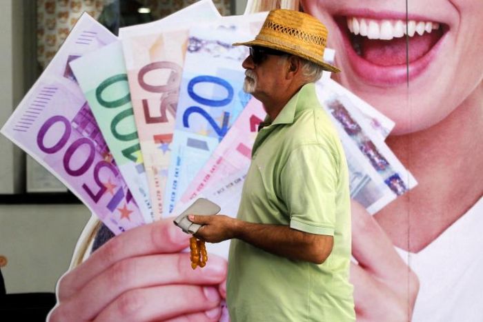 &Omicron;&iota; &phi;&tau;&omega;&chi;&omicron;ί, &phi;&tau;&omega;&chi;ό&tau;&epsilon;&rho;&omicron;&iota; &sigma;&tau;&eta;&nu; &Epsilon;&lambda;&lambda;ά&delta;&alpha;