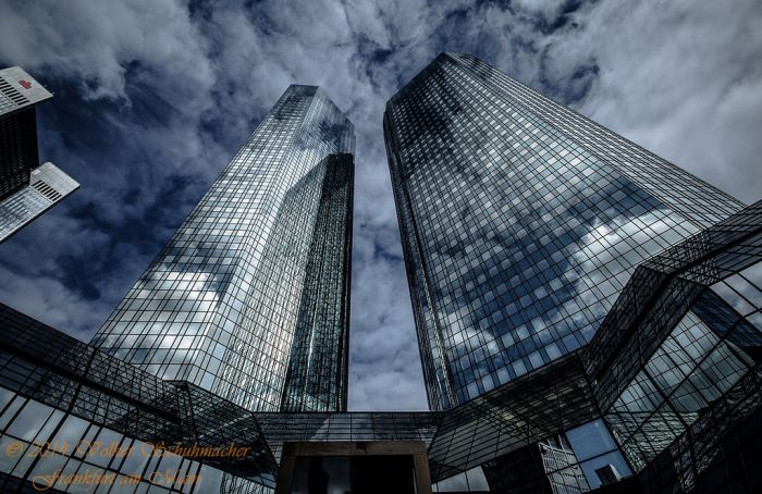 &Pi;&rho;ό&sigma;&tau;&iota;&mu;&omicron; 157 &epsilon;&kappa;. &delta;&omicron;&lambda;&alpha;&rho;ί&omega;&nu; &sigma;&tau;&eta;&nu; Deutsche Bank