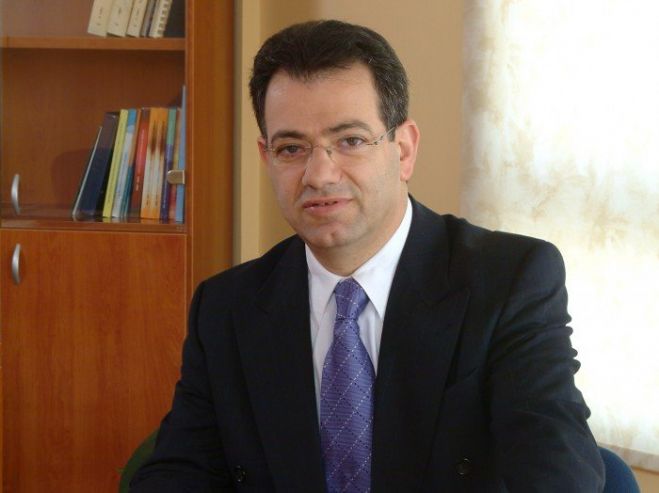 &Omicron; &Mu;&alpha;&rho;ί&nu;&omicron;&sigmaf; &Sigma;&iota;&zeta;ό&pi;&omicron;&upsilon;&lambda;&omicron;&sigmaf; &lambda;&epsilon;&iota;&tau;&omicron;ύ&rho;&gamma;&eta;&sigma;&epsilon; &beta;&epsilon;&beta;&iota;&alpha;&sigma;&mu;έ&nu;&alpha; &mu;&epsilon; &pi;&rho;&omicron;&sigma;&omega;&pi;&iota;&kappa;έ&sigmaf; &epsilon;&pi;&iota;&lambda;&omicron;&gamma;έ&sigmaf;