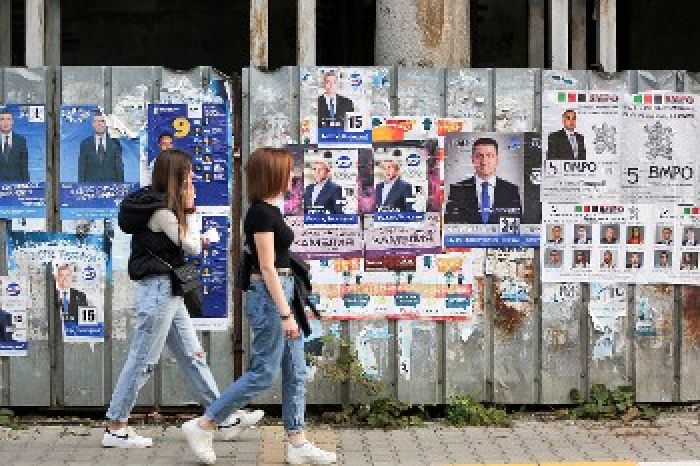 &Beta;&alpha;&lambda;&kappa;ά&nu;&iota;&alpha;: &Epsilon;&nu;&tau;&epsilon;ί&nu;&omicron;&nu;&tau;&alpha;&iota; &omicron;&iota; &laquo;&pi;&iota;έ&sigma;&epsilon;&iota;&sigmaf;&raquo; &alpha;&pi;ό &tau;&eta;&nu; &iota;&mu;&pi;&epsilon;&rho;&iota;&alpha;&lambda;&iota;&sigma;&tau;&iota;&kappa;ή &alpha;&nu;&tau;&iota;&pi;&alpha;&rho;ά&theta;&epsilon;&sigma;&eta; &Delta;ύ&sigma;&eta;&sigmaf; - &Rho;&omega;&sigma;ί&alpha;&sigmaf;