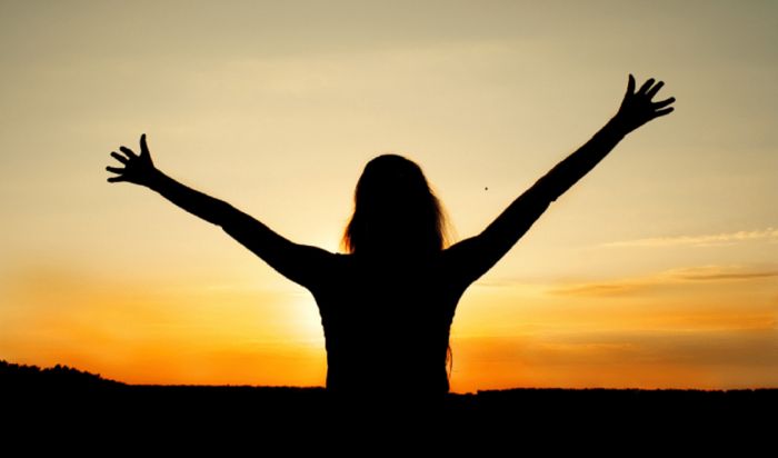 Σε έναν κόσμο που διαπράττεται μια γυναικοκτονία κάθε 10 λέπτα: «Επιστρέφω με φωτιά…»