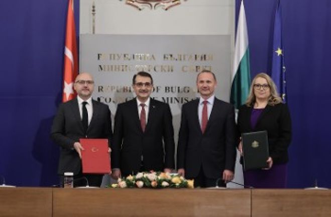 &Nu;.&Alpha;. &Mu;&epsilon;&sigma;ό&gamma;&epsilon;&iota;&omicron;&sigmaf; - &Beta;&alpha;&lambda;&kappa;ά&nu;&iota;&alpha; - &Mu;έ&sigma;&eta; &Alpha;&nu;&alpha;&tau;&omicron;&lambda;ή: &Sigma;&epsilon; &pi;&rho;ώ&tau;&omicron; &pi;&lambda;ά&nu;&omicron; &omicron; &rho;ό&lambda;&omicron;&sigmaf; &tau;&eta;&sigmaf; &Tau;&omicron;&upsilon;&rho;&kappa;ί&alpha;&sigmaf; &sigma;&tau;&omicron;&upsilon;&sigmaf; &nu;έ&omicron;&upsilon;&sigmaf; &epsilon;&nu;&epsilon;&rho;&gamma;&epsilon;&iota;&alpha;&kappa;&omicron;ύ&sigmaf; &delta;&rho;ό&mu;&omicron;&upsilon;&sigmaf;