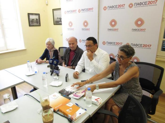 &laquo;&Tau;&rho;&omega;ά&delta;&epsilon;&sigmaf;&raquo;... &alpha;&lambda;&lambda;&iota;ώ&tau;&iota;&kappa;&epsilon;&sigmaf; &kappa;&alpha;&iota; &sigma;&upsilon;&gamma;&kappa;&lambda;&omicron;&nu;&iota;&sigma;&tau;&iota;&kappa;έ&sigmaf;