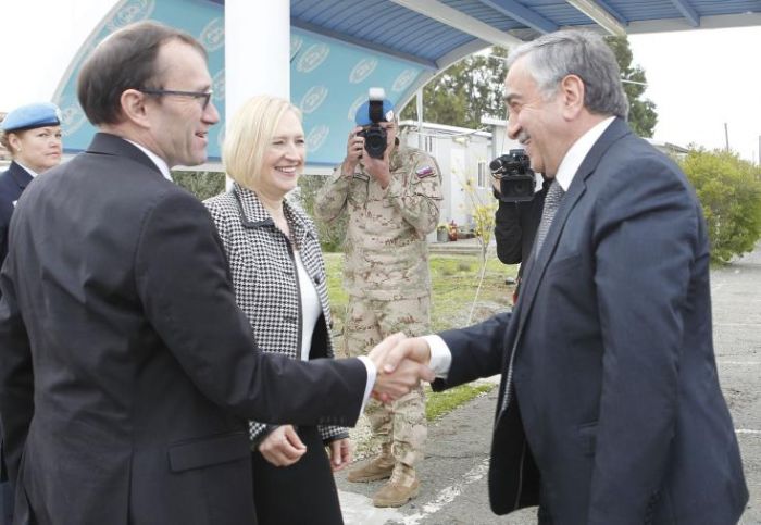 &Tau;&eta;&nu; &alpha;&pi;&omicron;&chi;ώ&rho;&eta;&sigma;&eta; &Alpha;&kappa;&iota;&nu;&tau;&zeta;ί &alpha;&pi;ό &tau;&eta; &sigma;&eta;&mu;&epsilon;&rho;&iota;&nu;ή &sigma;&upsilon;&nu;ά&nu;&tau;&eta;&sigma;&eta; &pi;&alpha;&rho;&alpha;&delta;έ&chi;&tau;&eta;&kappa;&epsilon; &omicron; Έ&iota;&nu;&tau;&epsilon;