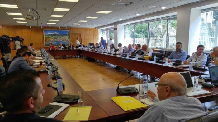 &Tau;&eta;&nu; &pi;&alpha;&rho;&alpha;ί&tau;&eta;&sigma;&eta; &Iota;&omega;&nu;ά &Nu;&iota;&kappa;&omicron;&lambda;ά&omicron;&upsilon; &zeta;&eta;&tau;ά &tau;&omicron; &Alpha;&Kappa;&Epsilon;&Lambda; &gamma;&iota;&alpha; &tau;&omicron; &theta;έ&mu;&alpha; &Nu;&epsilon;&omicron;&kappa;&lambda;έ&omicron;&upsilon;&sigmaf;