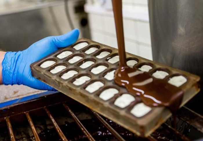 &Gamma;&iota;&alpha;&tau;ί &eta; έ&nu;&tau;&omicron;&nu;&eta; &epsilon;&pi;&iota;&theta;&upsilon;&mu;ί&alpha; &gamma;&iota;&alpha;... &sigma;&omicron;&kappa;&omicron;&lambda;ά&tau;&alpha;;