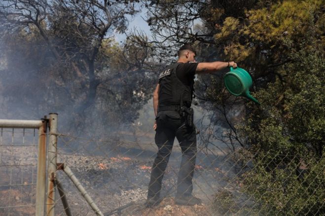 Deutsche Welle: &Sigma;&tau;&eta;&nu; &Epsilon;&lambda;&lambda;ά&delta;&alpha; &laquo;&alpha;&sigma;&tau;&upsilon;&nu;&omicron;&mu;&iota;&kappa;&omicron;ί &kappa;&alpha;&iota; &iota;&epsilon;&rho;&epsilon;ί&sigmaf; &phi;&alpha;ί&nu;&epsilon;&tau;&alpha;&iota; &nu;&alpha;&nbsp;&alpha;&pi;&omicron;&tau;&epsilon;&lambda;&omicron;ύ&nu; &pi;&rho;&omicron;&tau;&epsilon;&rho;&alpha;&iota;ό&tau;&eta;&tau;&alpha; &tau;&eta;&sigmaf; &kappa;&upsilon;&beta;έ&rho;&nu;&eta;&sigma;&eta;&sigmaf; &alpha;&nu;&tau;ί &tau;&omega;&nu; &pi;&upsilon;&rho;&omicron;&sigma;&beta;&epsilon;&sigma;&tau;ώ&nu;&raquo;