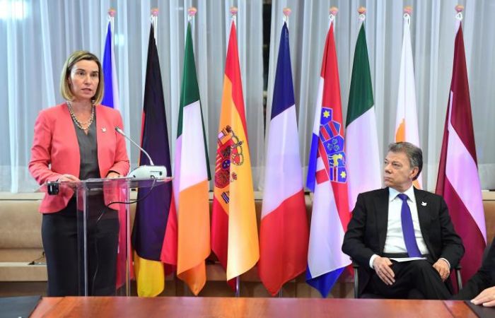 &Eta; &Tau;&omicron;&upsilon;&rho;&kappa;ί&alpha; &nu;&alpha; &alpha;&pi;&omicron;&phi;&epsilon;ύ&gamma;&epsilon;&iota; &tau;&iota;&sigmaf; &alpha;&pi;&epsilon;&iota;&lambda;έ&sigmaf; &sigma;&tau;&omicron;&upsilon;&sigmaf; &gamma;&epsilon;ί&tau;&omicron;&nu;έ&sigmaf; &tau;&eta;&sigmaf;
