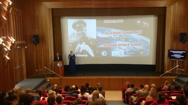 &Eta; &Kappa;ύ&pi;&rho;&omicron;&sigmaf; &gamma;&iota;ό&rho;&tau;&alpha;&sigma;&epsilon; &tau;&eta;&nu; &Pi;&alpha;&gamma;&kappa;ό&sigma;&mu;&iota;&alpha; &Mu;έ&rho;&alpha; &Alpha;&sigma;&tau;&rho;&omicron;&nu;&alpha;&upsilon;&tau;&iota;&kappa;ή&sigmaf;