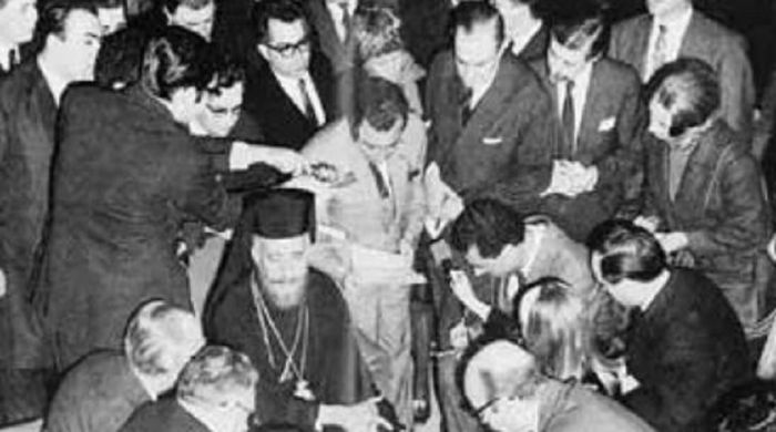 1970: CIA &kappa;&alpha;&iota; &chi;&omicron;ύ&nu;&tau;&alpha; &upsilon;&pi;&omicron;&nu;&omicron;&mu;&epsilon;ύ&omicron;&upsilon;&nu; &tau;&eta;&nu; &Kappa;ύ&pi;&rho;&omicron;