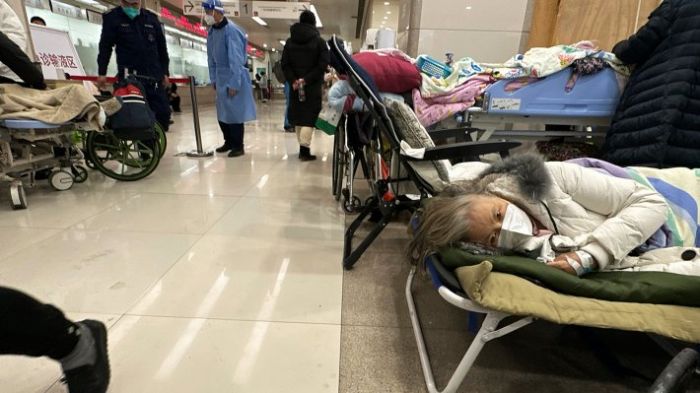 &Kappa;&omicron;&rho;&omega;&nu;&omicron;ϊό&sigmaf;: &Alpha;&nu;&eta;&sigma;&upsilon;&chi;ί&alpha; &gamma;&iota;&alpha; &tau;&eta;&nu; &kappa;&alpha;&tau;ά&sigma;&tau;&alpha;&sigma;&eta; &sigma;&tau;&eta;&nu; &Kappa;ί&nu;&alpha;
