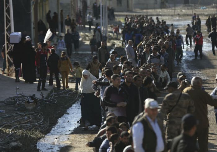 &Epsilon;&kappa;&alpha;&tau;&omicron;&nu;&tau;ά&delta;&epsilon;&sigmaf; ά&mu;&alpha;&chi;&omicron;&iota; &epsilon;&gamma;&kappa;&alpha;&tau;έ&lambda;&epsilon;&iota;&psi;&alpha;&nu; &tau;&eta;&nu; &Mu;&omicron;&sigma;&omicron;ύ&lambda;&eta;