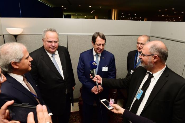 &Epsilon;&nu;&iota;&alpha;ί&alpha; &eta; &gamma;&rho;&alpha;&mu;&mu;ή &sigma;&tau;&omicron; &Kappa;&upsilon;&pi;&rho;&iota;&alpha;&kappa;ό, &delta;ή&lambda;&omega;&sigma;&alpha;&nu; &Alpha;&nu;&alpha;&sigma;&tau;&alpha;&sigma;&iota;ά&delta;&eta;&sigmaf; - &Kappa;&omicron;&tau;&zeta;&iota;ά&sigmaf;