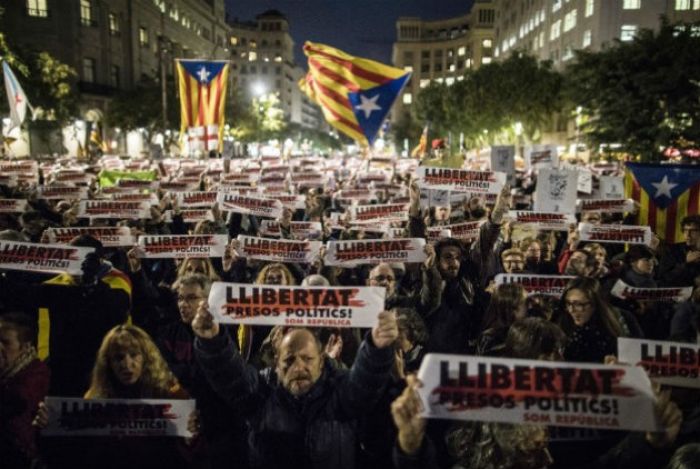 &Kappa;&alpha;&tau;&alpha;&lambda;&omicron;&nu;ί&alpha;: &Xi;&alpha;&nu;ά &sigma;&tau;&omicron;&upsilon;&sigmaf; &delta;&rho;ό&mu;&omicron;&upsilon;&sigmaf; &sigma;&tau;&eta;&nu; &pi;&rho;&omega;&tau;&epsilon;ύ&omicron;&upsilon;&sigma;&alpha; &Beta;&alpha;&rho;&kappa;&epsilon;&lambda;ώ&nu;&eta;