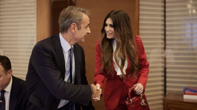 &Kappa;ί&mu;&pi;&epsilon;&rho;&lambda;&iota; &Gamma;&kappa;&iota;&lambda;&phi;ό&iota;&lambda;: &Mu;&epsilon; &beta;&alpha;&rho;&iota;ά &kappa;&alpha;&iota; &epsilon;&pi;&iota;&kappa;ί&nu;&delta;&upsilon;&nu;&eta; &alpha;&tau;&zeta;έ&nu;&tau;&alpha; &pi;&iota;ά&nu;&epsilon;&iota; &delta;&omicron;&upsilon;&lambda;&epsilon;&iota;ά &sigma;&tau;&eta;&nu; &Alpha;&theta;ή&nu;&alpha;