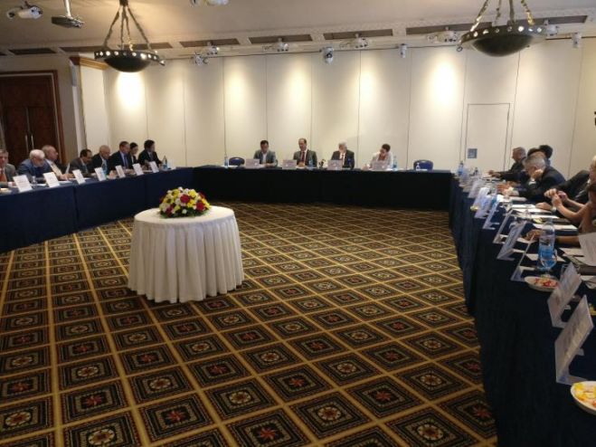 &Eta; &sigma;&upsilon;&zeta;ή&tau;&eta;&sigma;&eta; &sigma;&tau;&omicron; &Kappa;&upsilon;&pi;&rho;&iota;&alpha;&kappa;ό &nu;&alpha; &epsilon;&pi;&iota;&kappa;&epsilon;&nu;&tau;&rho;&omega;&theta;&epsilon;ί &sigma;&tau;&omicron; &pi;&lambda;&alpha;ί&sigma;&iota;&omicron; &Gamma;&kappa;&omicron;&upsilon;&tau;έ&rho;&epsilon;&sigmaf;