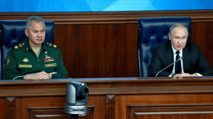 &Pi;ό&lambda;&epsilon;&mu;&omicron;&sigmaf; &sigma;&tau;&eta;&nu; &Omicron;&upsilon;&kappa;&rho;&alpha;&nu;ί&alpha;: &Epsilon;&kappa;&epsilon;&chi;&epsilon;&iota;&rho;ί&alpha; 36 &omega;&rho;ώ&nu; &lambda;ό&gamma;&omega; &tau;&omega;&nu; &Chi;&rho;&iota;&sigma;&tau;&omicron;&upsilon;&gamma;έ&nu;&nu;&omega;&nu;, &delta;&iota;έ&tau;&alpha;&xi;&epsilon; &omicron; &Pi;&omicron;ύ&tau;&iota;&nu;