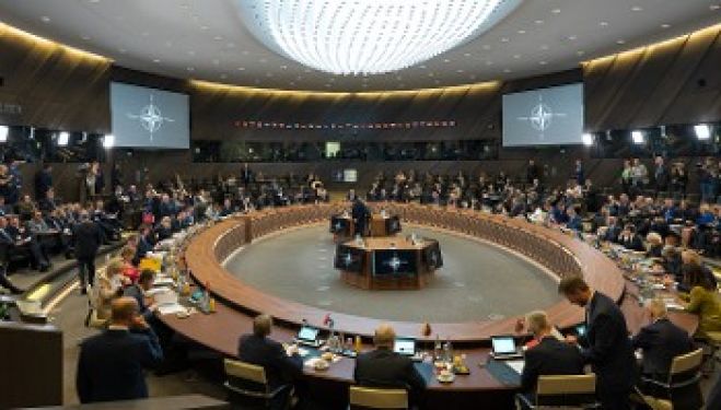&Sigma;ύ&nu;&omicron;&delta;&omicron;&sigmaf; &upsilon;&pi;. Ά&mu;&upsilon;&nu;&alpha;&sigmaf; &Nu;&Alpha;&Tau;&Omicron;: &Alpha;&nu;&epsilon;&beta;ά&zeta;&omicron;&upsilon;&nu; &tau;&alpha;&chi;ύ&tau;&eta;&tau;&epsilon;&sigmaf; &sigma;&tau;&eta;&nu; &iota;&mu;&pi;&epsilon;&rho;&iota;&alpha;&lambda;&iota;&sigma;&tau;&iota;&kappa;ή &alpha;&nu;&tau;&iota;&pi;&alpha;&rho;ά&theta;&epsilon;&sigma;&eta; &mu;&epsilon; &Rho;&omega;&sigma;ί&alpha; &kappa;&alpha;&iota; &Kappa;ί&nu;&alpha;