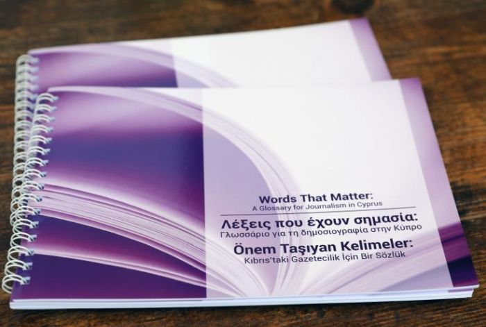 &Kappa;&iota; ό&mu;&omega;&sigmaf;, έ&pi;&rho;&epsilon;&pi;&epsilon; &nu;&alpha; &epsilon;&nu;&omicron;&chi;&lambda;&eta;&theta;&epsilon;ί &kappa;&iota; &omicron; &Epsilon;&chi;&iota;&omicron;&upsilon;&rho;&mu;ά&nu; -&gamma;&iota;&alpha; &tau;&omicron; &Gamma;&lambda;&omega;&sigma;&sigma;ά&rho;&iota;- &alpha;&nu;...