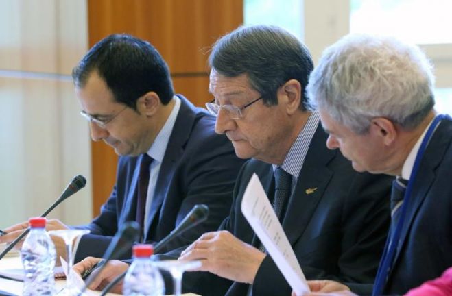 &Sigma;&epsilon;&iota;&rho;ά &mu;έ&tau;&rho;&omega;&nu;, &mu;&epsilon; &tau;&epsilon;&kappa;&mu;&eta;&rho;&iota;&omega;&mu;έ&nu;&epsilon;&sigmaf; &alpha;&pi;&alpha;&nu;&tau;ή&sigma;&epsilon;&iota;&sigmaf;, &sigma;&tau;&alpha; &epsilon;&rho;&omega;&tau;ή&mu;&alpha;&tau;&alpha; &Phi;έ&lambda;&tau;&mu;&alpha;&nu;