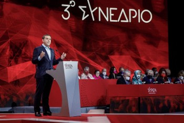 3&omicron; &Sigma;&upsilon;&nu;έ&delta;&rho;&iota;&omicron; &Sigma;&Upsilon;&Rho;&Iota;&Zeta;&Alpha;: &Xi;&alpha;&nu;&alpha;&zeta;&epsilon;&sigma;&tau;&alpha;&mu;έ&nu;&alpha; &pi;&alpha;&rho;&alpha;&mu;ύ&theta;&iota;&alpha; &gamma;&iota;&alpha; &laquo;&pi;&rho;&omicron;&omicron;&delta;&epsilon;&upsilon;&tau;&iota;&kappa;ή&raquo; ... &kappa;&alpha;&pi;&iota;&tau;&alpha;&lambda;&iota;&sigma;&tau;&iota;&kappa;ή &beta;&alpha;&rho;&beta;&alpha;&rho;ό&tau;&eta;&tau;&alpha;