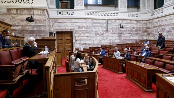 &Epsilon;&lambda;&lambda;ά&delta;&alpha;: &Epsilon;&nu;&tau;ό&sigmaf; &epsilon;&beta;&delta;&omicron;&mu;ά&delta;&alpha;&sigmaf; &eta; &laquo;&pi;&rho;ώ&tau;&eta;&raquo; &tau;&eta;&sigmaf; &epsilon;&xi;&epsilon;&tau;&alpha;&sigma;&tau;&iota;&kappa;ή&sigmaf; - &Kappa;ό&nu;&tau;&rho;&epsilon;&sigmaf; &gamma;&iota;&alpha; &tau;&omicron; &pi;&omicron;&iota;&omicron;&sigmaf; &pi;&alpha;&rho;&alpha;&kappa;&omicron;&lambda;&omicron;&upsilon;&theta;&omicron;ύ&sigma;&epsilon; &pi;&epsilon;&rho;&iota;&sigma;&sigma;ό&tau;&epsilon;&rho;&omicron;