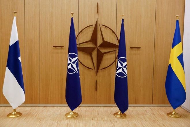 &Sigma;&omicron;&upsilon;&eta;&delta;ί&alpha; - &Phi;&iota;&nu;&lambda;&alpha;&nu;&delta;ί&alpha;: &laquo;&Nu;&alpha;&iota;&raquo; &sigma;&epsilon; &pi;&upsilon;&rho;&eta;&nu;&iota;&kappa;έ&sigmaf; &beta;ά&sigma;&epsilon;&iota;&sigmaf; &tau;&omicron;&upsilon; &Nu;&Alpha;&Tau;&Omicron;...