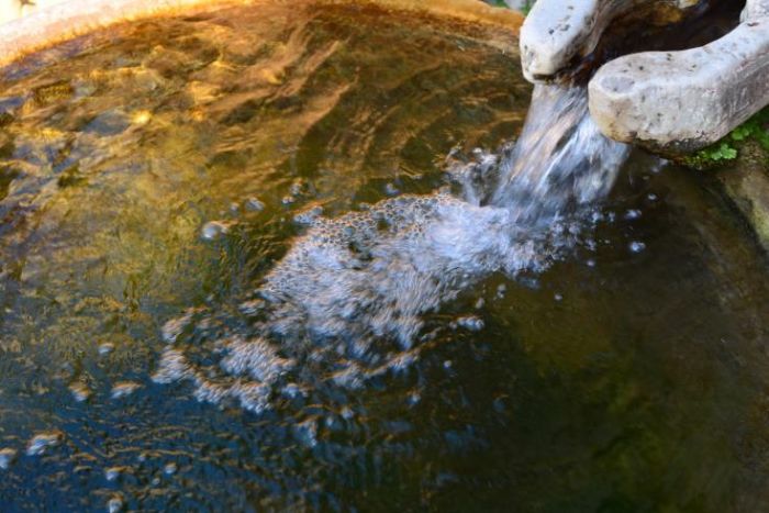 &Alpha;&upsilon;&xi;&eta;&mu;έ&nu;&epsilon;&sigmaf; &omicron;&iota; &epsilon;&lambda;&lambda;&epsilon;ί&psi;&epsilon;&iota;&sigmaf; &nu;&epsilon;&rho;&omicron;ύ &sigma;&epsilon; &Kappa;ύ&pi;&rho;&omicron; &kappa;&alpha;&iota; ά&lambda;&lambda;&epsilon;&sigmaf; &chi;ώ&rho;&epsilon;&sigmaf; &tau;&eta;&sigmaf; &nu;ό&tau;&iota;&alpha;&sigmaf; &Epsilon;&upsilon;&rho;ώ&pi;&eta;&sigmaf;