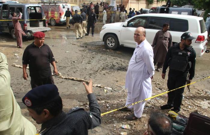 &Delta;ύ&omicron; έ&phi;&eta;&beta;&omicron;&iota; &delta;&omicron;&lambda;&omicron;&phi;&omicron;&nu;ή&theta;&eta;&kappa;&alpha;&nu; &alpha;&pi;ό &sigma;&upsilon;&gamma;&gamma;&epsilon;&nu;&epsilon;ί&sigmaf; &tau;&omicron;&upsilon;&sigmaf;