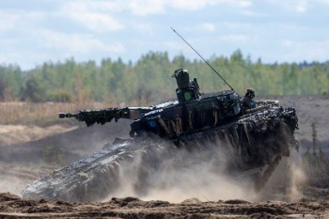 &Eta; &Epsilon;&upsilon;&rho;ώ&pi;&eta; &epsilon;&xi;&omicron;&pi;&lambda;ί&zeta;&epsilon;&tau;&alpha;&iota; &laquo;&gamma;&iota;&alpha; &tau;&omicron;&upsilon;&sigmaf; &pi;&omicron;&lambda;έ&mu;&omicron;&upsilon;&sigmaf; &tau;&omicron;&upsilon; &sigma;ή&mu;&epsilon;&rho;&alpha; &kappa;&alpha;&iota; &tau;&omicron;&upsilon; &alpha;ύ&rho;&iota;&omicron;&raquo;