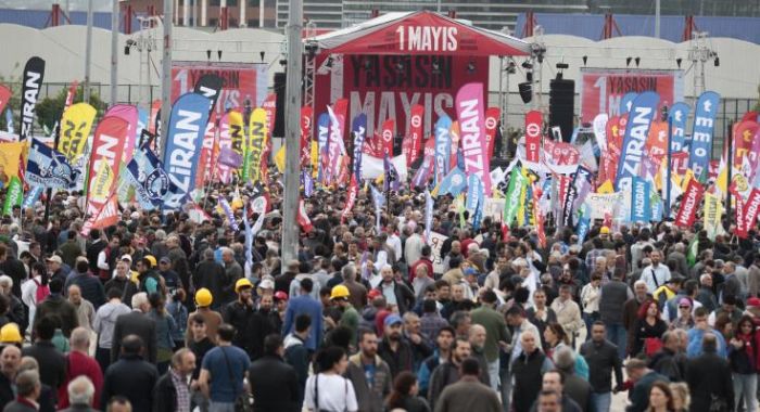 365 &sigma;&upsilon;&lambda;&lambda;ή&psi;&epsilon;&iota;&sigmaf; &sigma;&tau;&eta;&nu; &Kappa;&omega;&nu;&sigma;&tau;&alpha;&nu;&tau;&iota;&nu;&omicron;ύ&pi;&omicron;&lambda;&eta; &tau;&eta;&nu; &Pi;&rho;&omega;&tau;&omicron;&mu;&alpha;&gamma;&iota;ά