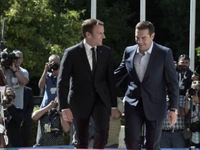 &Mu;&epsilon; &alpha;&phi;&omicron;&rho;&mu;ή &tau;&eta;&nu; &epsilon;&pi;ί&sigma;&kappa;&epsilon;&psi;&eta; &tau;&omicron;&upsilon; &Gamma;ά&lambda;&lambda;&omicron;&upsilon; &Pi;&rho;&omicron;έ&delta;&rho;&omicron;&upsilon; &Mu;&alpha;&kappa;&rho;ό&nu; &sigma;&tau;&eta;&nu; &Epsilon;&lambda;&lambda;ά&delta;&alpha;