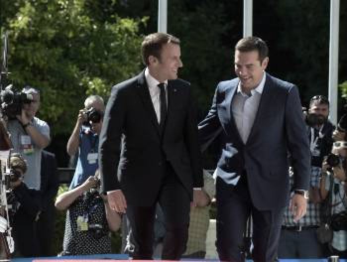 &Mu;&epsilon; &alpha;&phi;&omicron;&rho;&mu;ή &tau;&eta;&nu; &epsilon;&pi;ί&sigma;&kappa;&epsilon;&psi;&eta; &tau;&omicron;&upsilon; &Gamma;ά&lambda;&lambda;&omicron;&upsilon; &Pi;&rho;&omicron;έ&delta;&rho;&omicron;&upsilon; &Mu;&alpha;&kappa;&rho;ό&nu; &sigma;&tau;&eta;&nu; &Epsilon;&lambda;&lambda;ά&delta;&alpha;