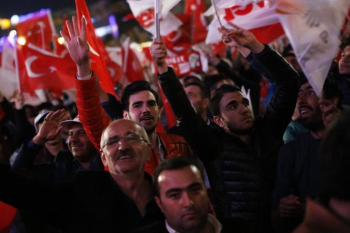 &Delta;&iota;&alpha;&iota;&rho;&epsilon;&mu;έ&nu;&eta; &kappa;&alpha;&iota; &pi;&omicron;&lambda;&omega;&mu;έ&nu;&eta; &eta; &Tau;&omicron;&upsilon;&rho;&kappa;ί&alpha;