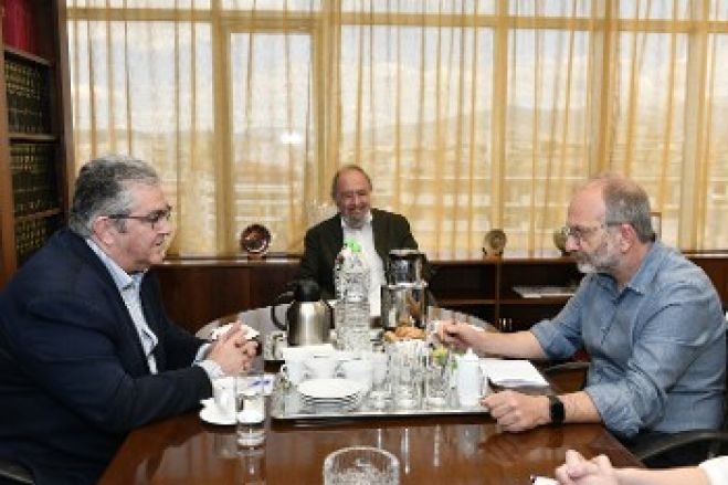 &Kappa;&omicron;&upsilon;&tau;&sigma;&omicron;ύ&mu;&pi;&alpha;&sigmaf; - &Omicron;&kappa;&omicron;&upsilon;&gamma;&iota;ά&nu;: &Omicron;&iota; &lambda;&alpha;&omicron;ί &Epsilon;&lambda;&lambda;ά&delta;&alpha;&sigmaf; &kappa;&alpha;&iota; &Tau;&omicron;&upsilon;&rho;&kappa;ί&alpha;&sigmaf; &nu;&alpha; &delta;&upsilon;&nu;&alpha;&mu;ώ&sigma;&omicron;&upsilon;&nu; &tau;&eta;&nu; &pi;ά&lambda;&eta; &tau;&omicron;&upsilon;&sigmaf; &epsilon;&nu;ά&nu;&tau;&iota;&alpha; &sigma;&tau;&omicron;&nu; &iota;&mu;&pi;&epsilon;&rho;&iota;&alpha;&lambda;&iota;&sigma;&tau;&iota;&kappa;ό &pi;ό&lambda;&epsilon;&mu;&omicron;