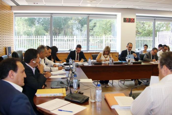 &Alpha;ύ&rho;&iota;&omicron; &Delta;&epsilon;&upsilon;&tau;έ&rho;&alpha; &sigma;&tau;&eta;&nu; &Epsilon;&pi;&iota;&tau;&rho;&omicron;&pi;ή &Omicron;&iota;&kappa;&omicron;&nu;&omicron;&mu;&iota;&kappa;ώ&nu; &tau;&omicron; &nu;&omicron;&mu;&omicron;&sigma;&chi;έ&delta;&iota;&omicron; &gamma;&iota;&alpha; &alpha;&pi;&omicron;&kappa;&alpha;&tau;ά&sigma;&tau;&alpha;&sigma;&eta; &mu;&iota;&sigma;&theta;ώ&nu;