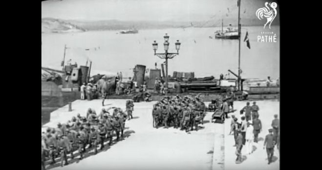 31 &Alpha;&upsilon;&gamma;&omicron;ύ&sigma;&tau;&omicron;&upsilon; 1923. &Omicron; &Mu;&omicron;&upsilon;&sigma;&omicron;&lambda;ί&nu;&iota; &beta;&omicron;&mu;&beta;&alpha;&rho;&delta;ί&zeta;&epsilon;&iota; &kappa;&alpha;&iota; &kappa;&alpha;&tau;&alpha;&lambda;&alpha;&mu;&beta;ά&nu;&epsilon;&iota; &tau;&eta;&nu; &Kappa;έ&rho;&kappa;&upsilon;&rho;&alpha;