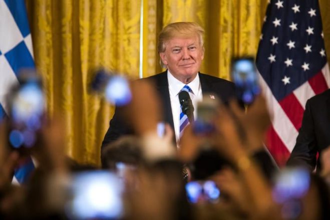 &Tau;&rho;&alpha;&mu;&pi;: &Eta; &Epsilon;&lambda;&lambda;ά&delta;&alpha; &epsilon;ί&nu;&alpha;&iota; &sigma;&eta;&mu;&alpha;&nu;&tau;&iota;&kappa;ό&sigmaf; &epsilon;&tau;&alpha;ί&rho;&omicron;&sigmaf;