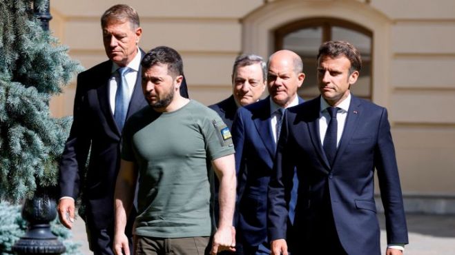 &laquo;Die Welt&raquo;: &Omicron;&iota; &Epsilon;&upsilon;&rho;&omega;&pi;&alpha;ί&omicron;&iota; &eta;&gamma;έ&tau;&epsilon;&sigmaf; &epsilon;&pi;&iota;&delta;&iota;ώ&kappa;&omicron;&upsilon;&nu; &pi;&lambda;έ&omicron;&nu; &mu;&iota;&alpha; &delta;&iota;&pi;&lambda;&omega;&mu;&alpha;&tau;&iota;&kappa;ή &lambda;ύ&sigma;&eta; &sigma;&tau;&eta; &sigma;ύ&gamma;&kappa;&rho;&omicron;&upsilon;&sigma;&eta; &sigma;&tau;&eta;&nu; &Omicron;&upsilon;&kappa;&rho;&alpha;&nu;ί&alpha;