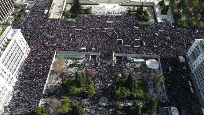 Έ&gamma;&kappa;&lambda;&eta;&mu;&alpha; &sigma;&tau;&alpha; &Tau;έ&mu;&pi;&eta;: &Omicron;&iota; &laquo;ά&rho;&iota;&sigma;&tau;&omicron;&iota;&raquo; &tau;&rho;έ&mu;&omicron;&upsilon;&nu; &epsilon;&pi;&epsilon;&iota;&delta;ή &delta;&iota;&alpha;&delta;&eta;&lambda;ώ&nu;&omicron;&upsilon;&mu;&epsilon; &gamma;&iota;&alpha; &tau;&iota;&sigmaf; &zeta;&omega;έ&sigmaf; &mu;&alpha;&sigmaf;!